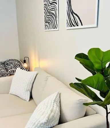 Center One Bedroom - Train Station, Nokia Arena, Netflix