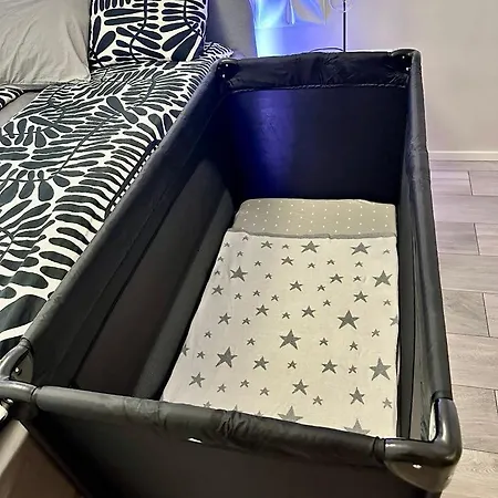 Center One Bedroom - Train Station, Nokia Arena, Netflix *